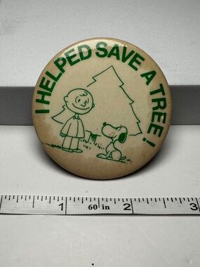 Vintage Peanuts Snoopy Charlie Brown I Helped Save a Tree Pinback Button